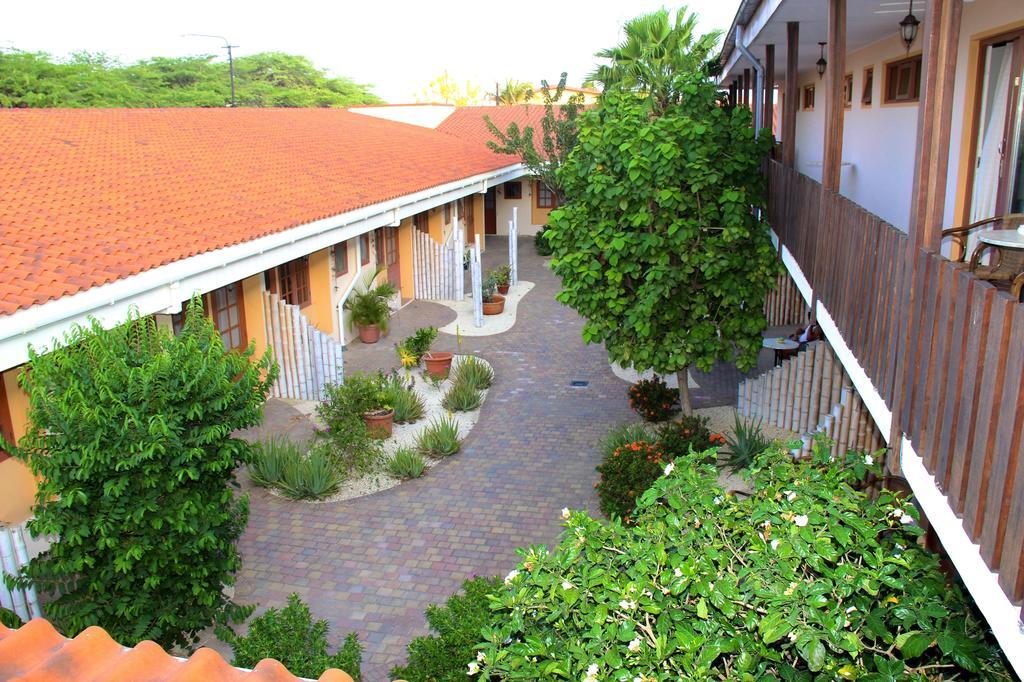 Camacuri Apartments Oranjestad Luaran gambar